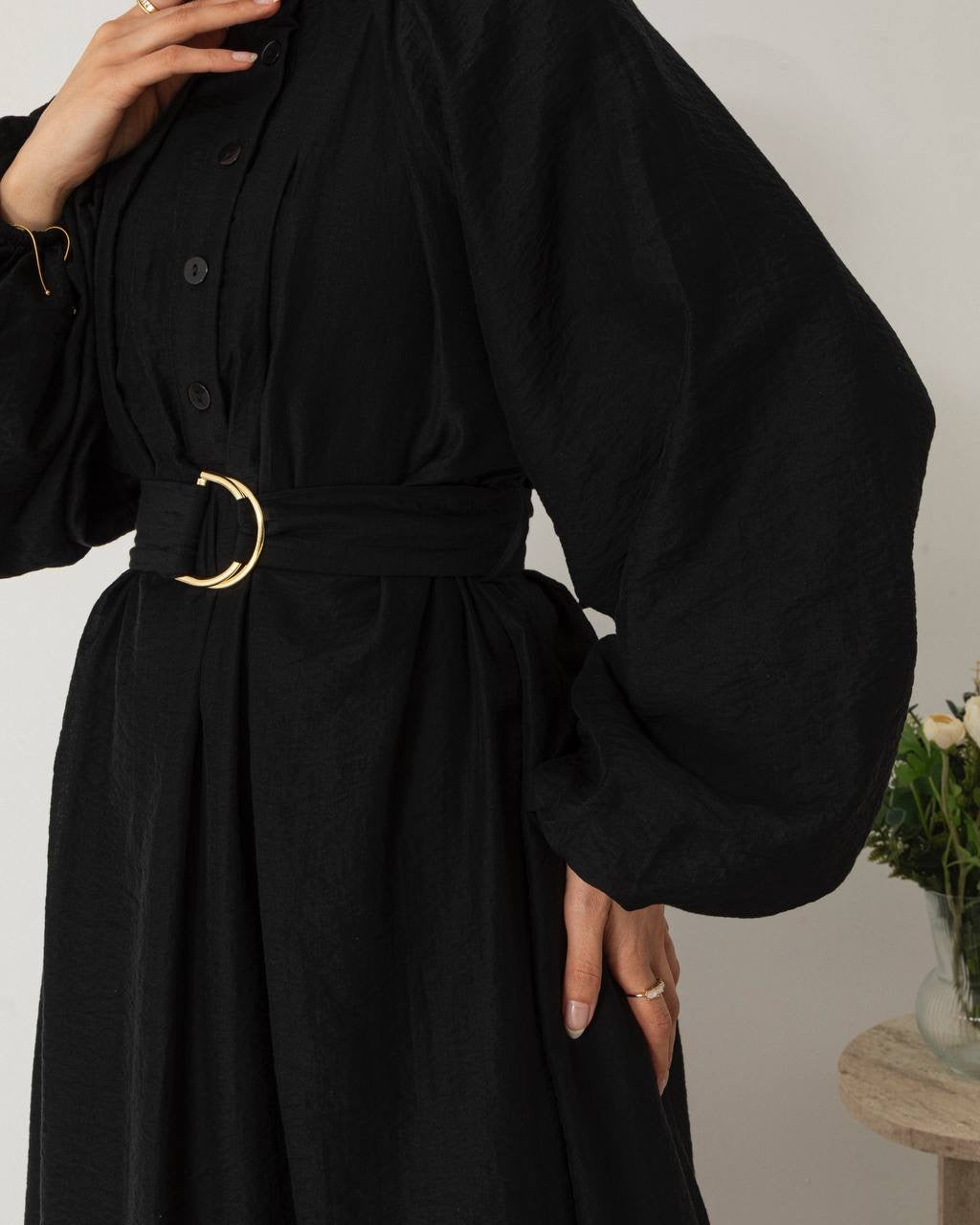 Kleid mit goldenem Gürteldetail 6403