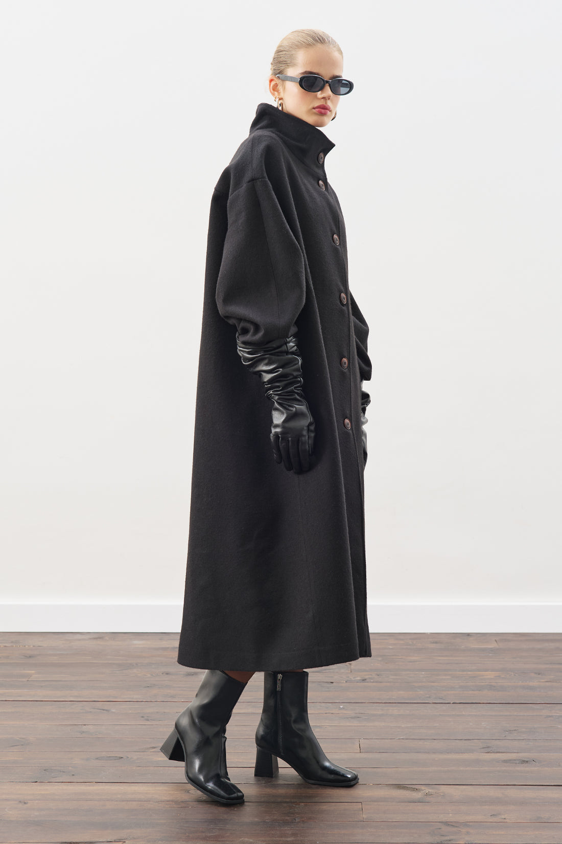 Manuka Gaia Mantel Schwarz