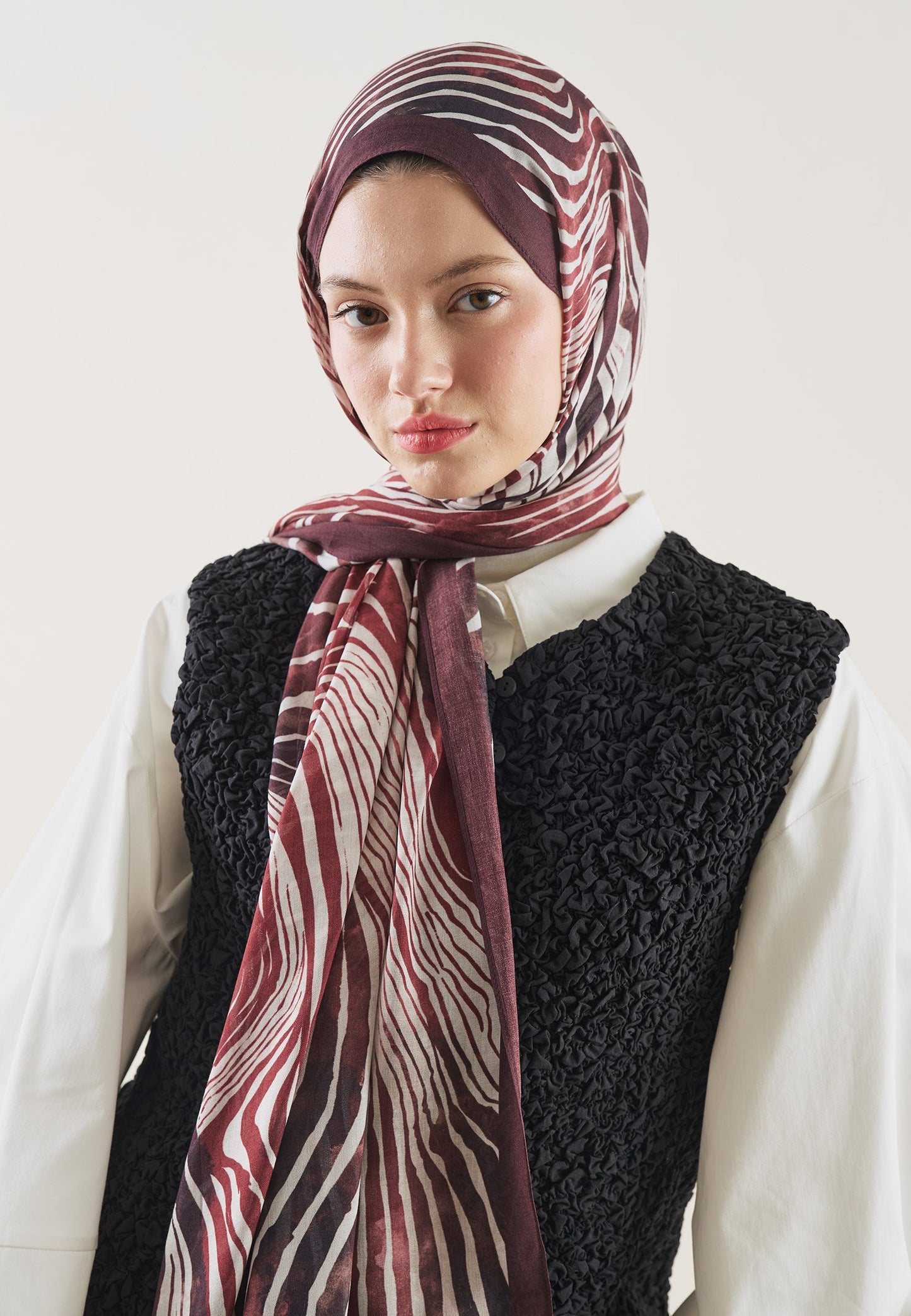 FreshScarfs Rami Hijab wild zebra desen bordo