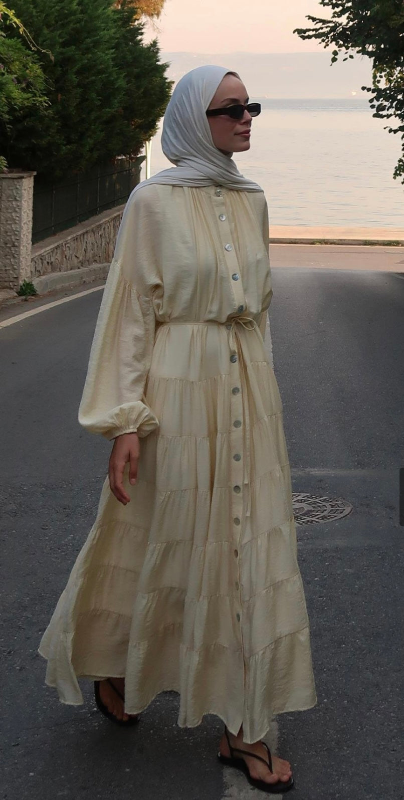 Daisy Kleid mit Knöpfen Buttergelb