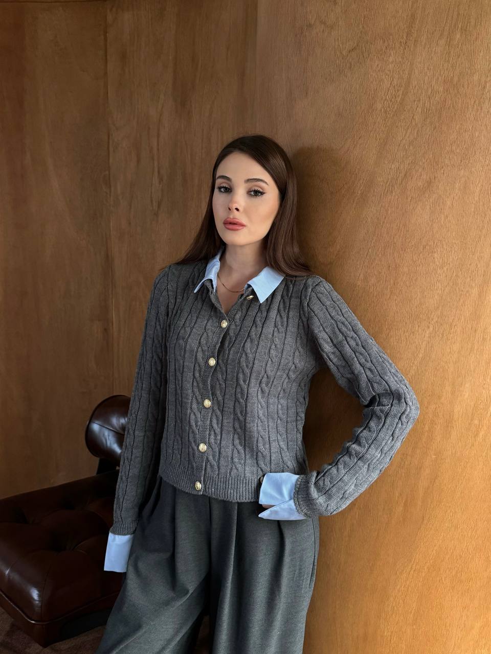 AhelTasarim kurze Strickjacke mit Kragendetail Grau