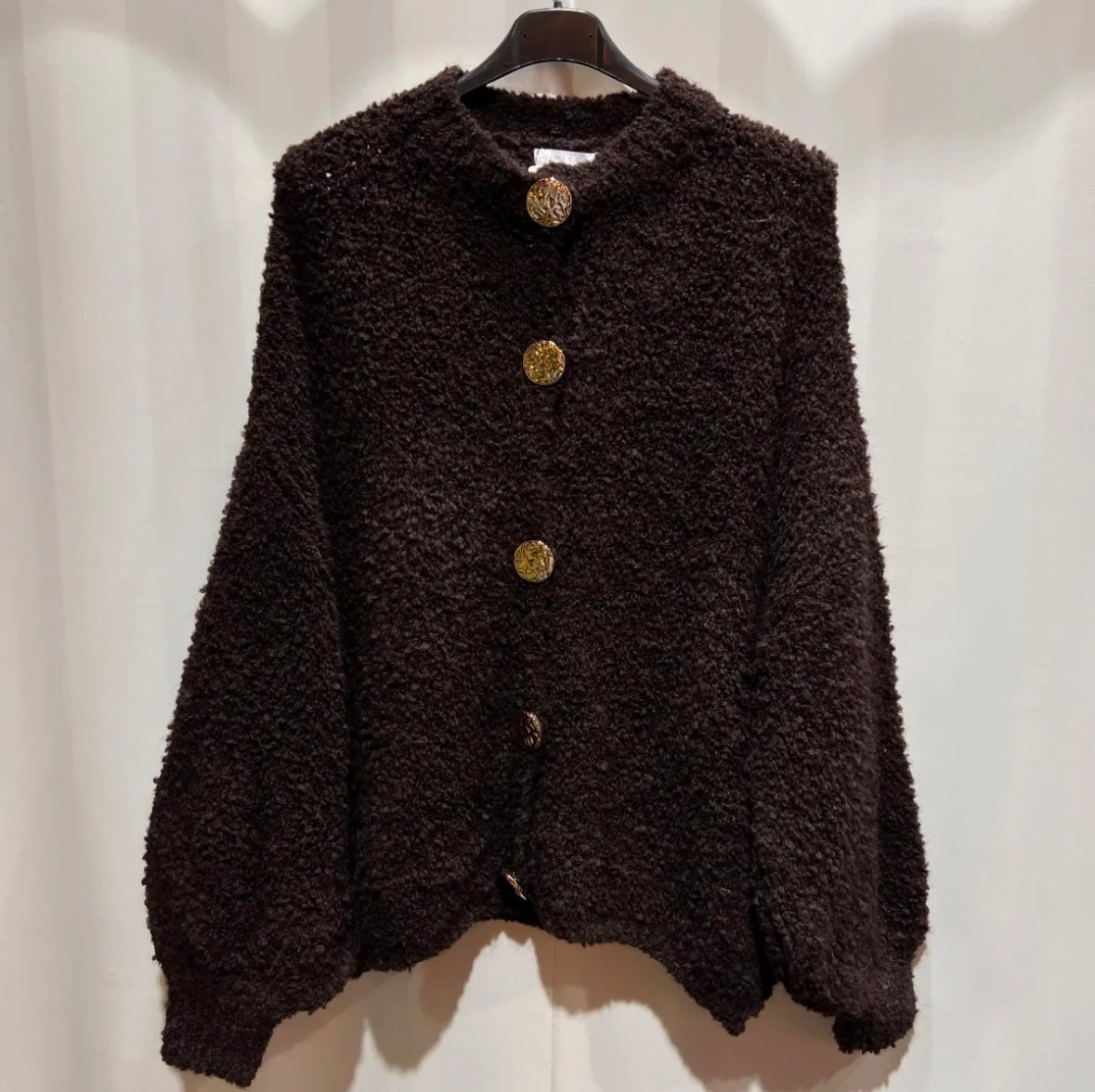 Teddy Strickjacke mit goldenen Knöpfen