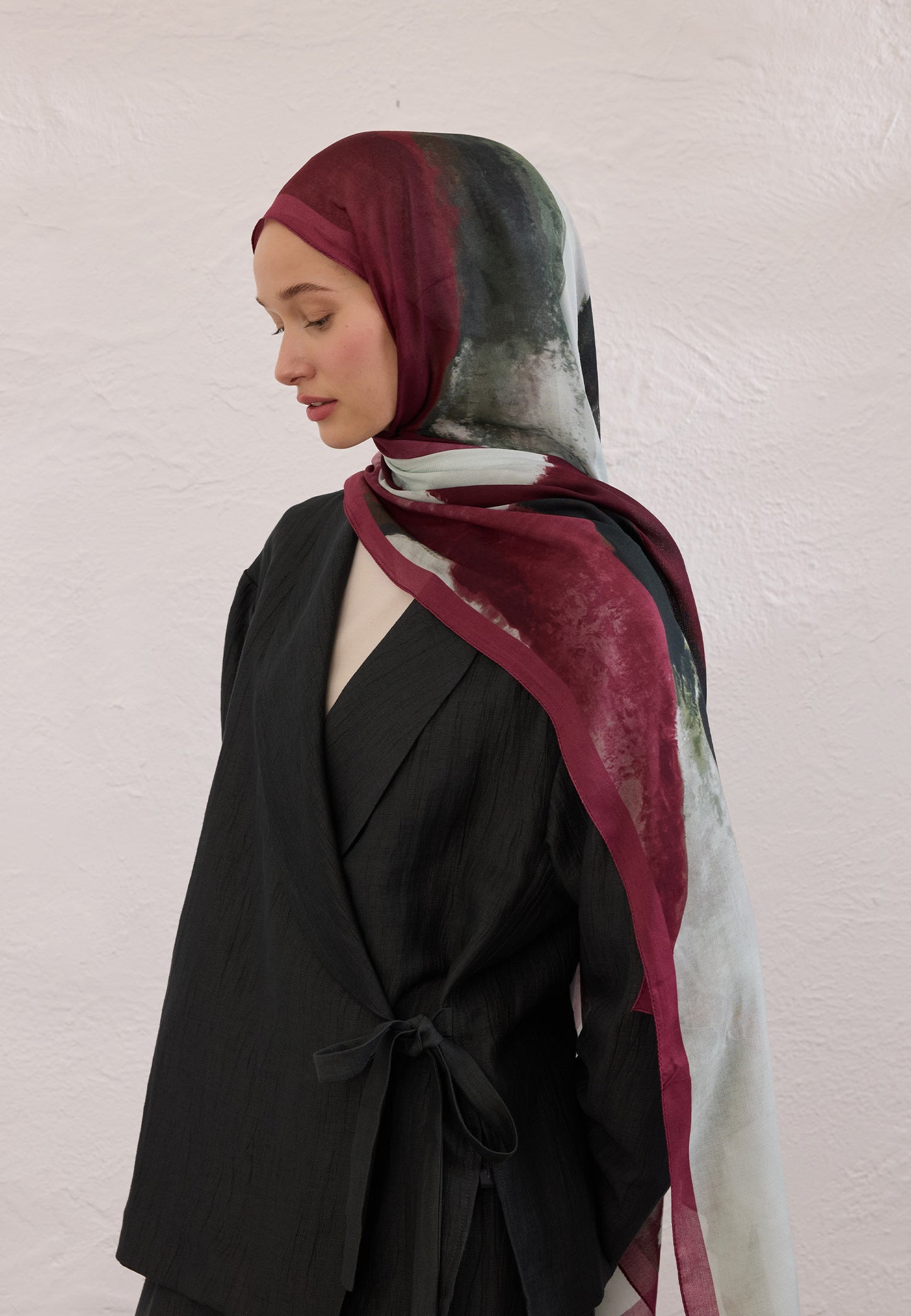 FreshScarfs Rami Hijab color waves bordo