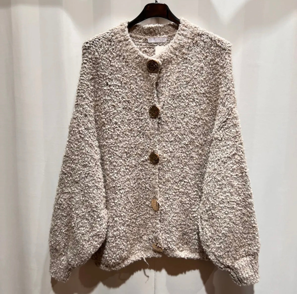 Teddy Strickjacke mit goldenen Knöpfen