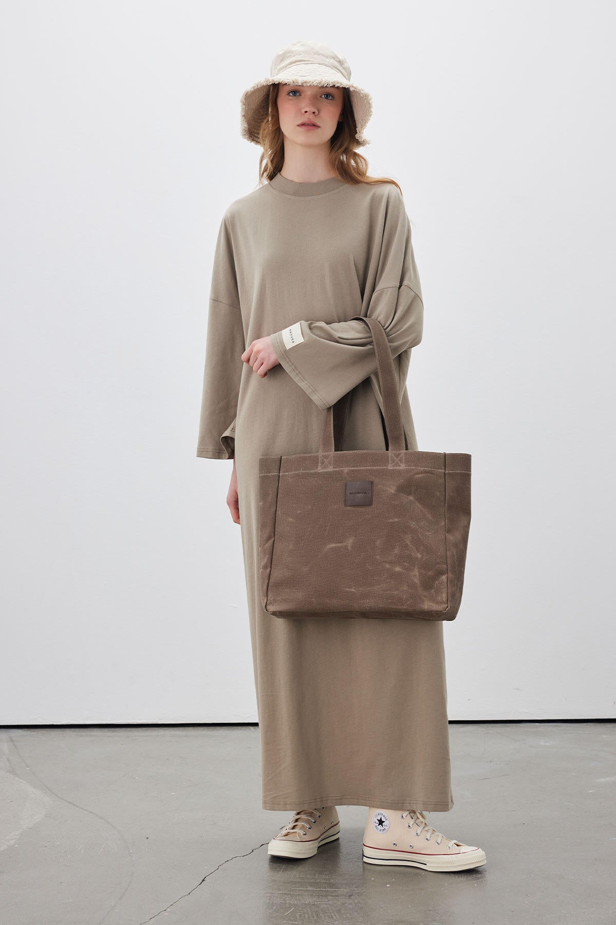 Manuka langes Basic Kleid Taupe
