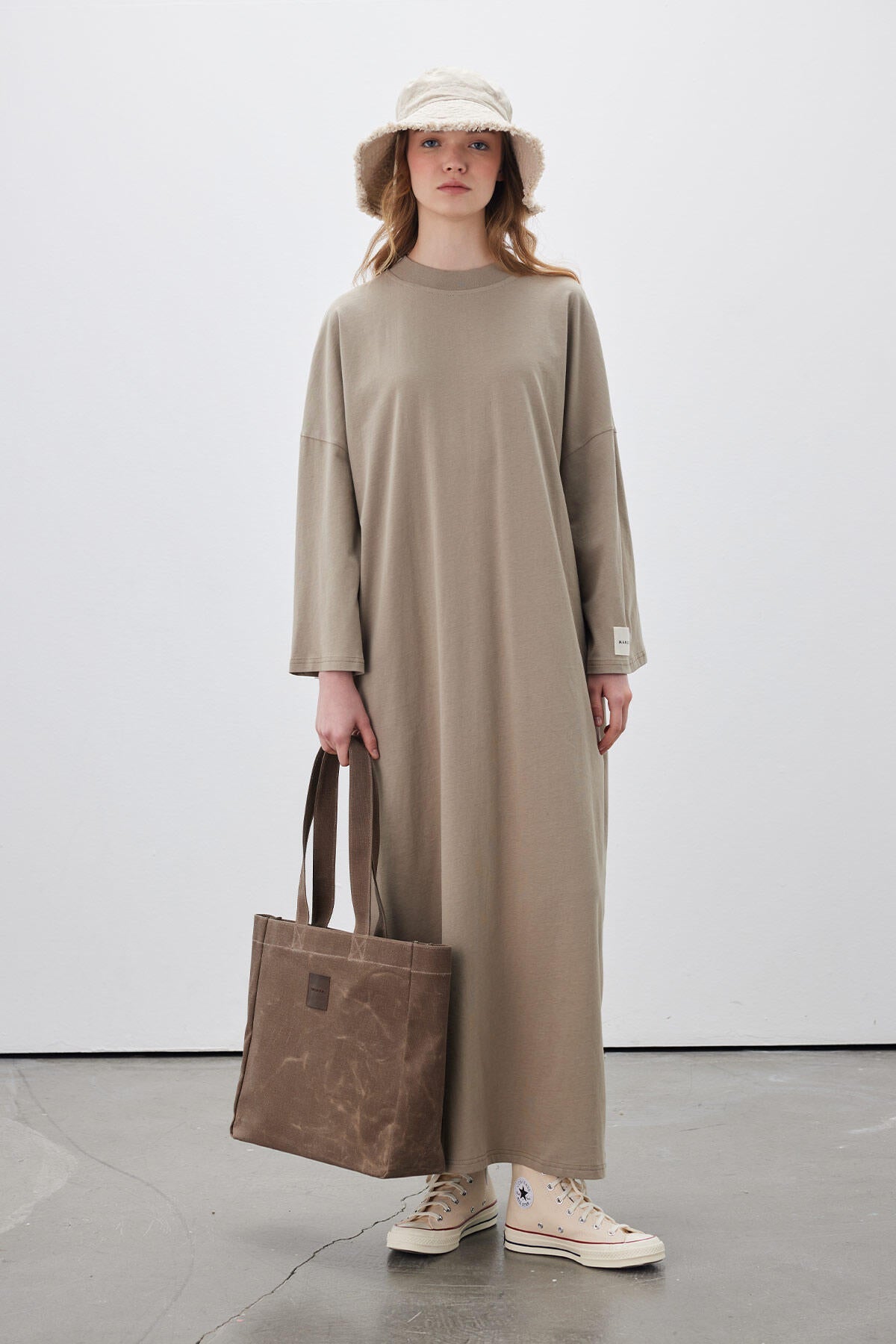 Manuka langes Basic Kleid Taupe