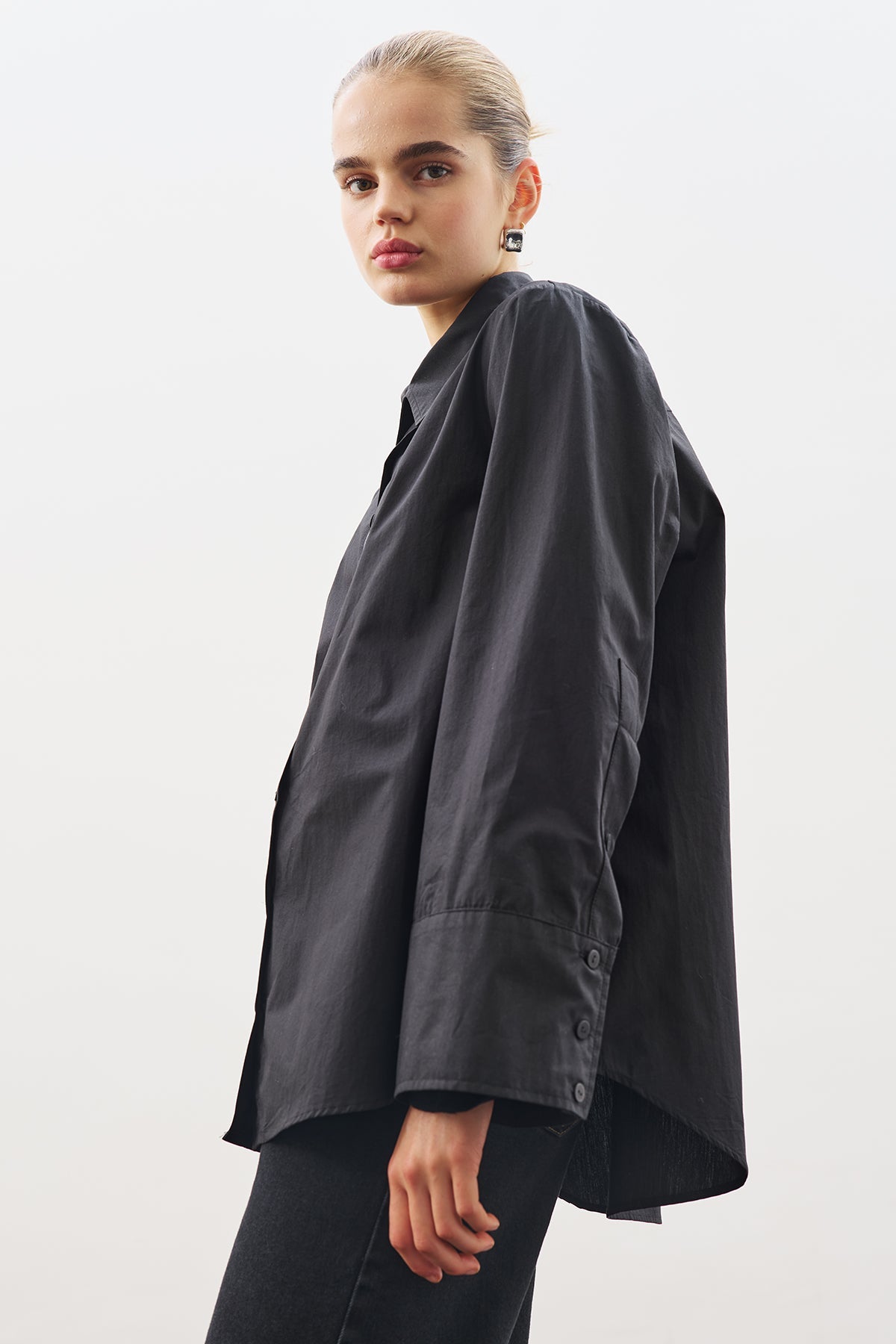 Manuka Hemd mit weitem Kragen Schwarz