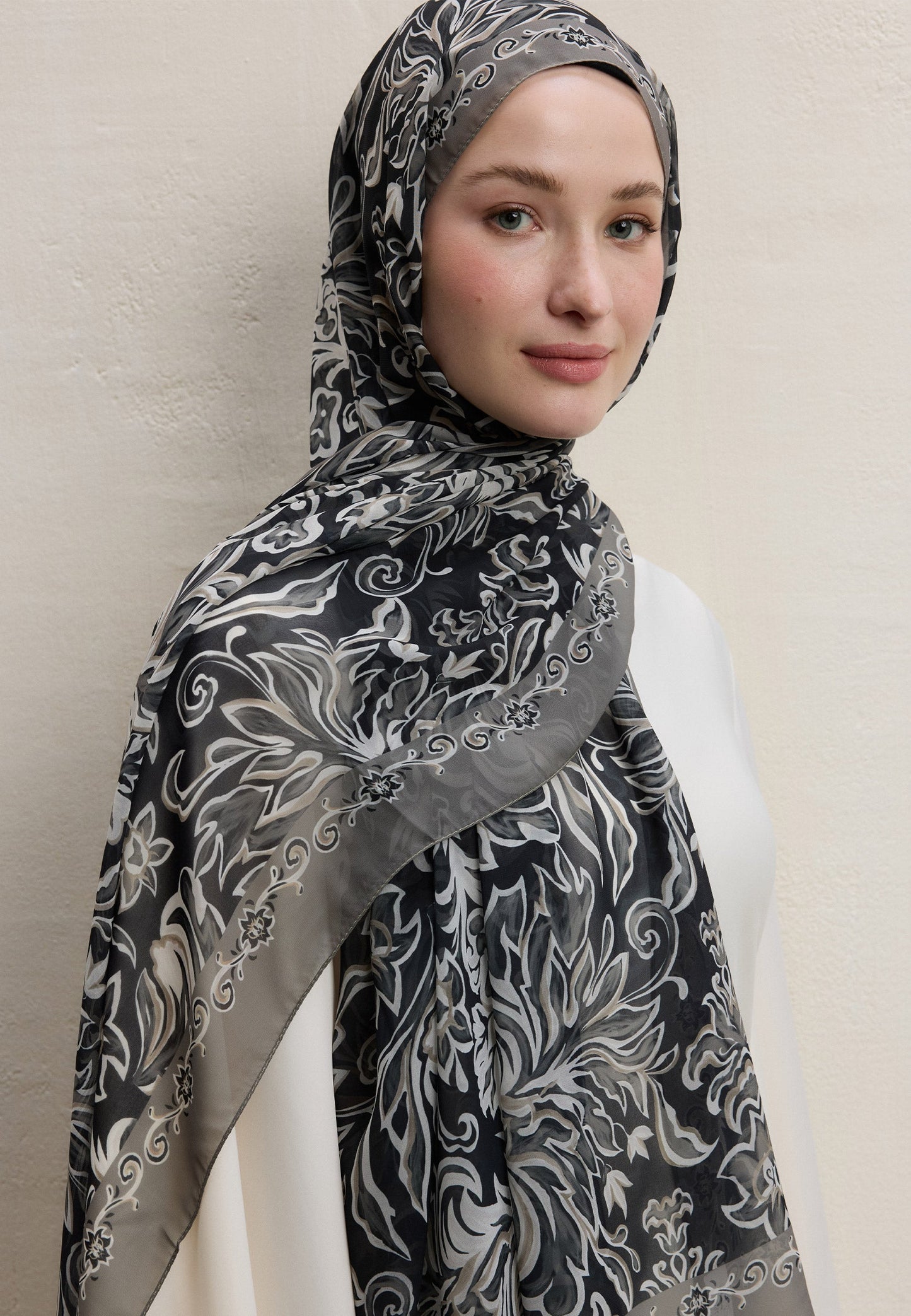 FreshScarfs Laura Schal Schwarz