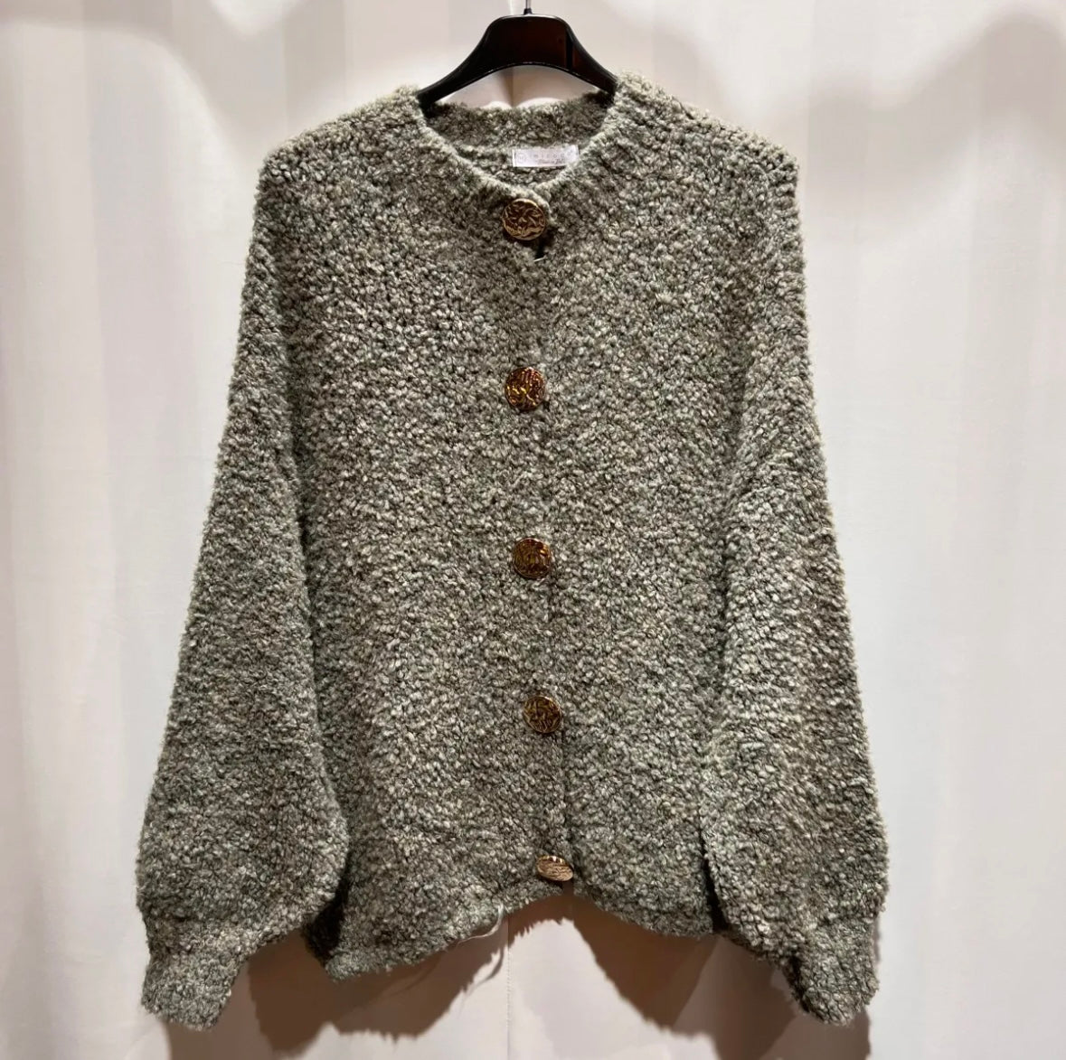 Teddy Strickjacke mit goldenen Knöpfen
