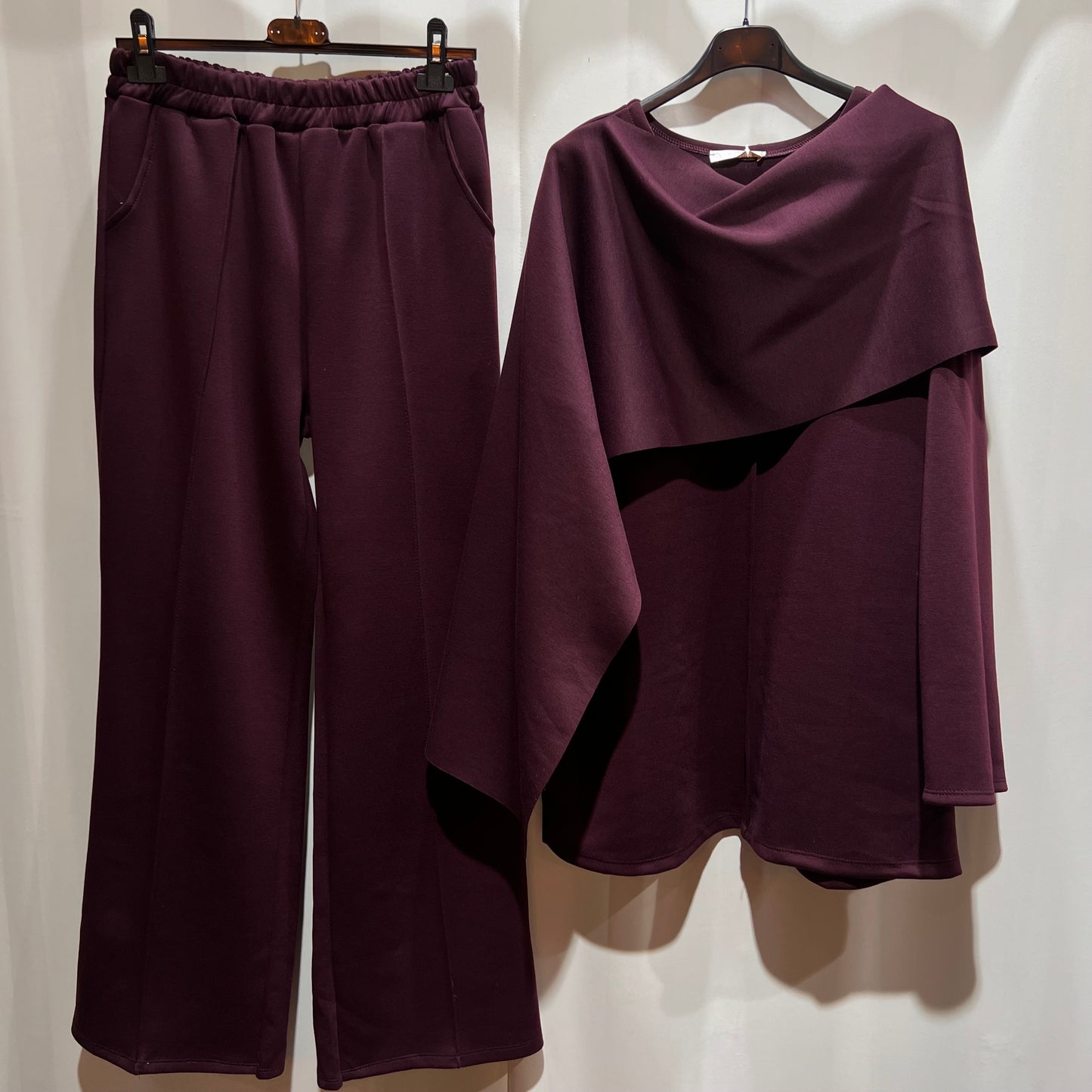 2-teiler mit Hose und Schaldetail