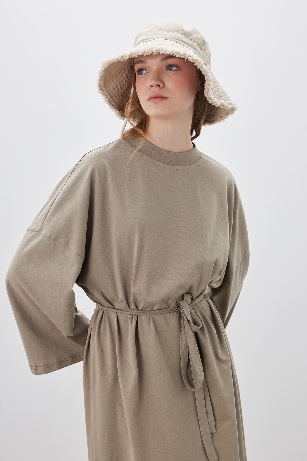 Manuka langes Basic Kleid Taupe