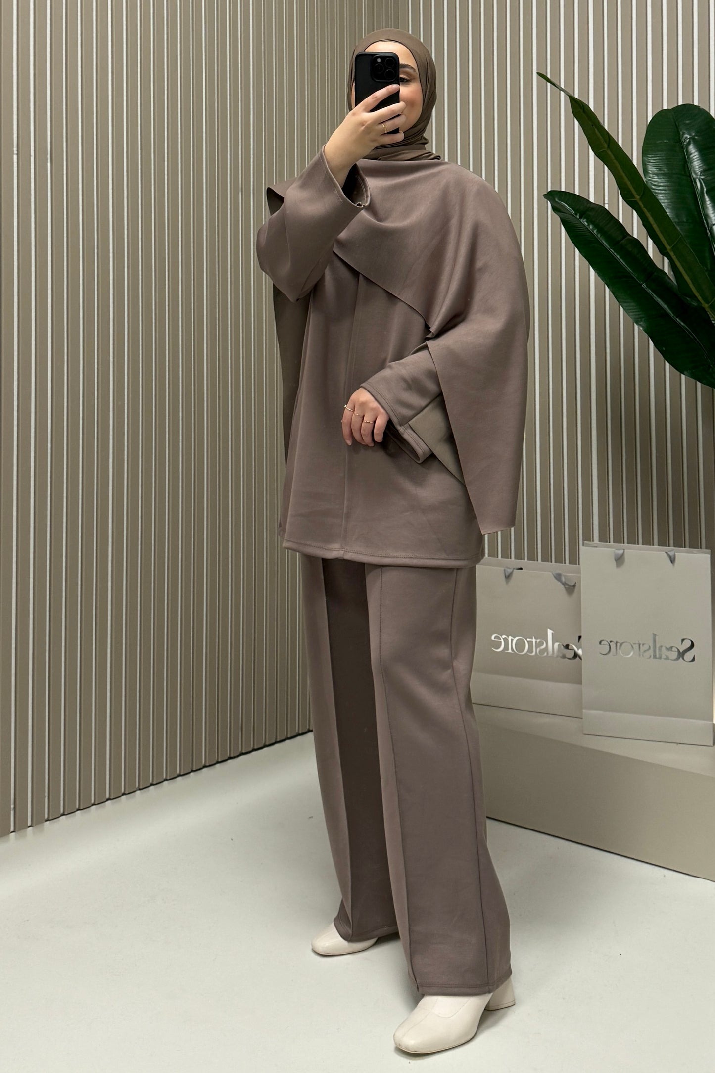 2-teiler mit Hose und Schaldetail