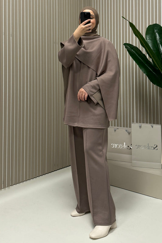 2-teiler mit Hose und Schaldetail