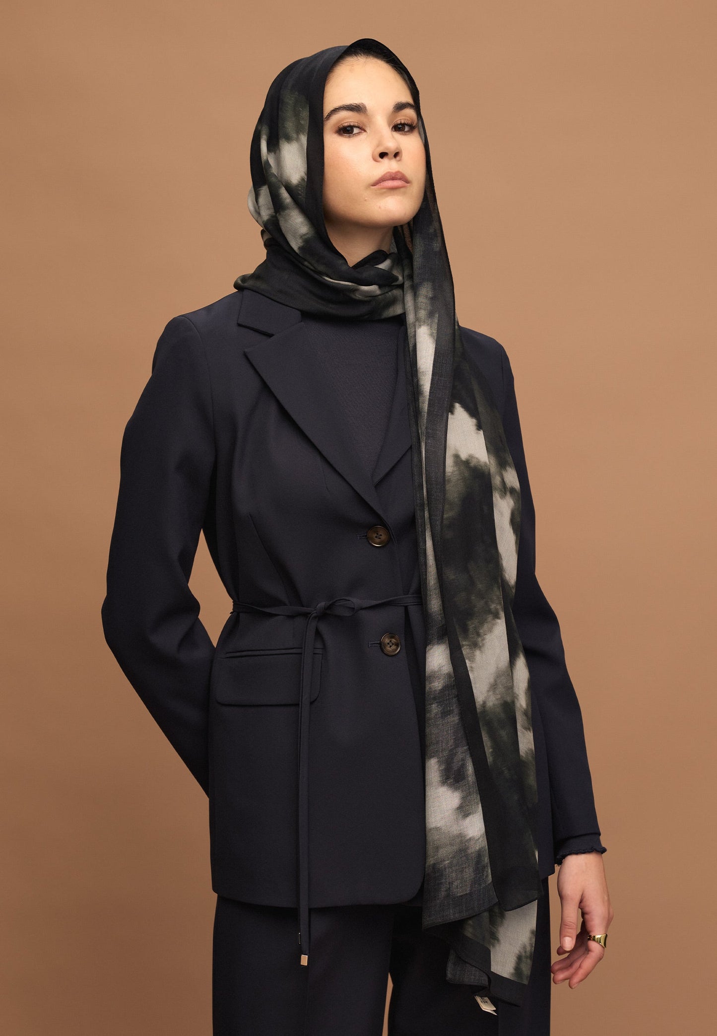 FreshScarfs Rami Hijab Batik Antrasit