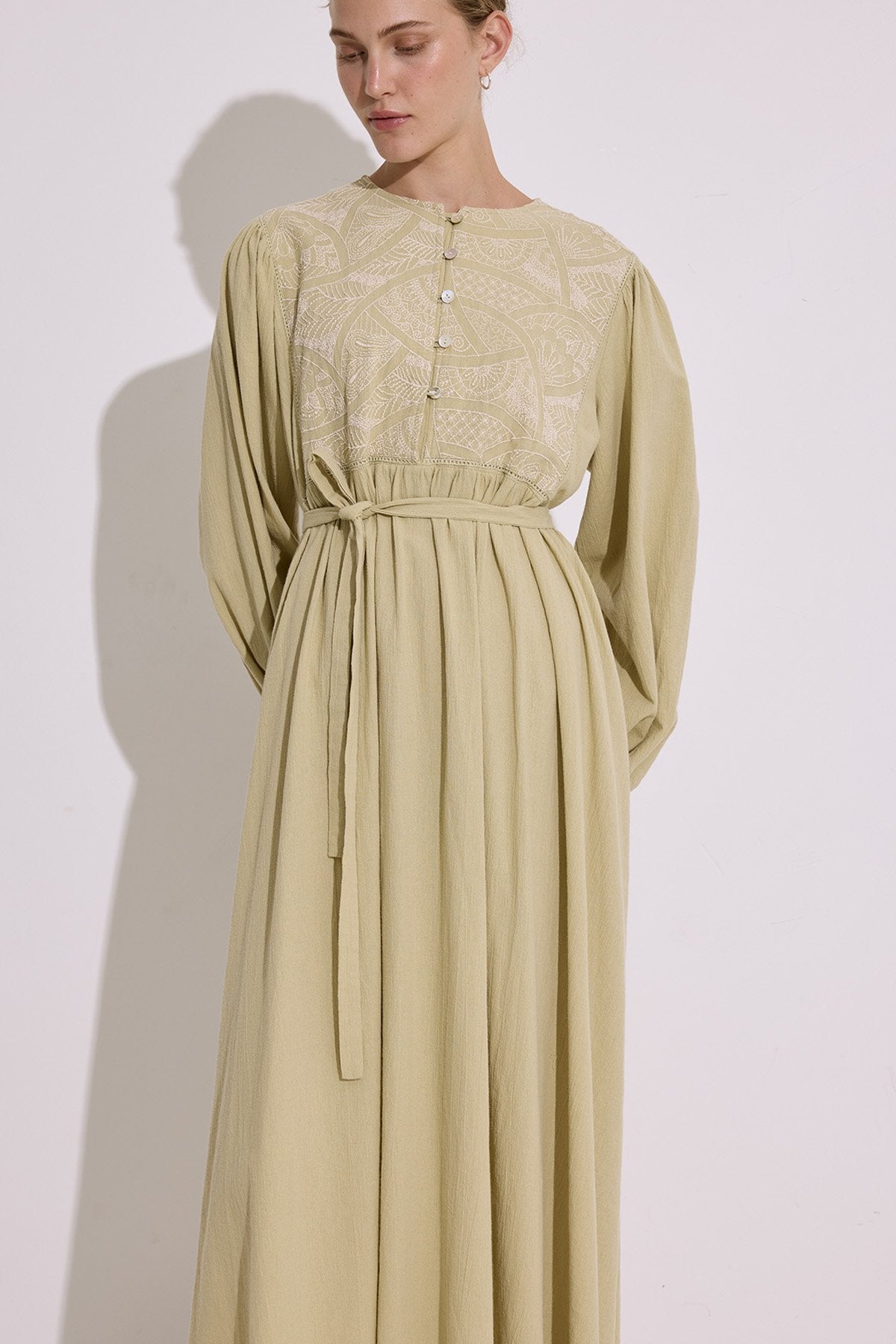 Manuka DOKULU NAKIŞ DETAYLI ELBİSE Khaki Kleid