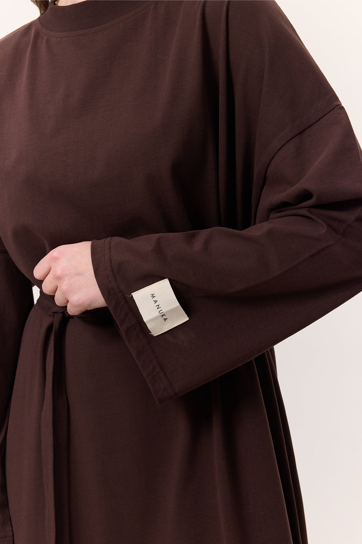 Manuka langes Basic Kleid Dunkelbraun