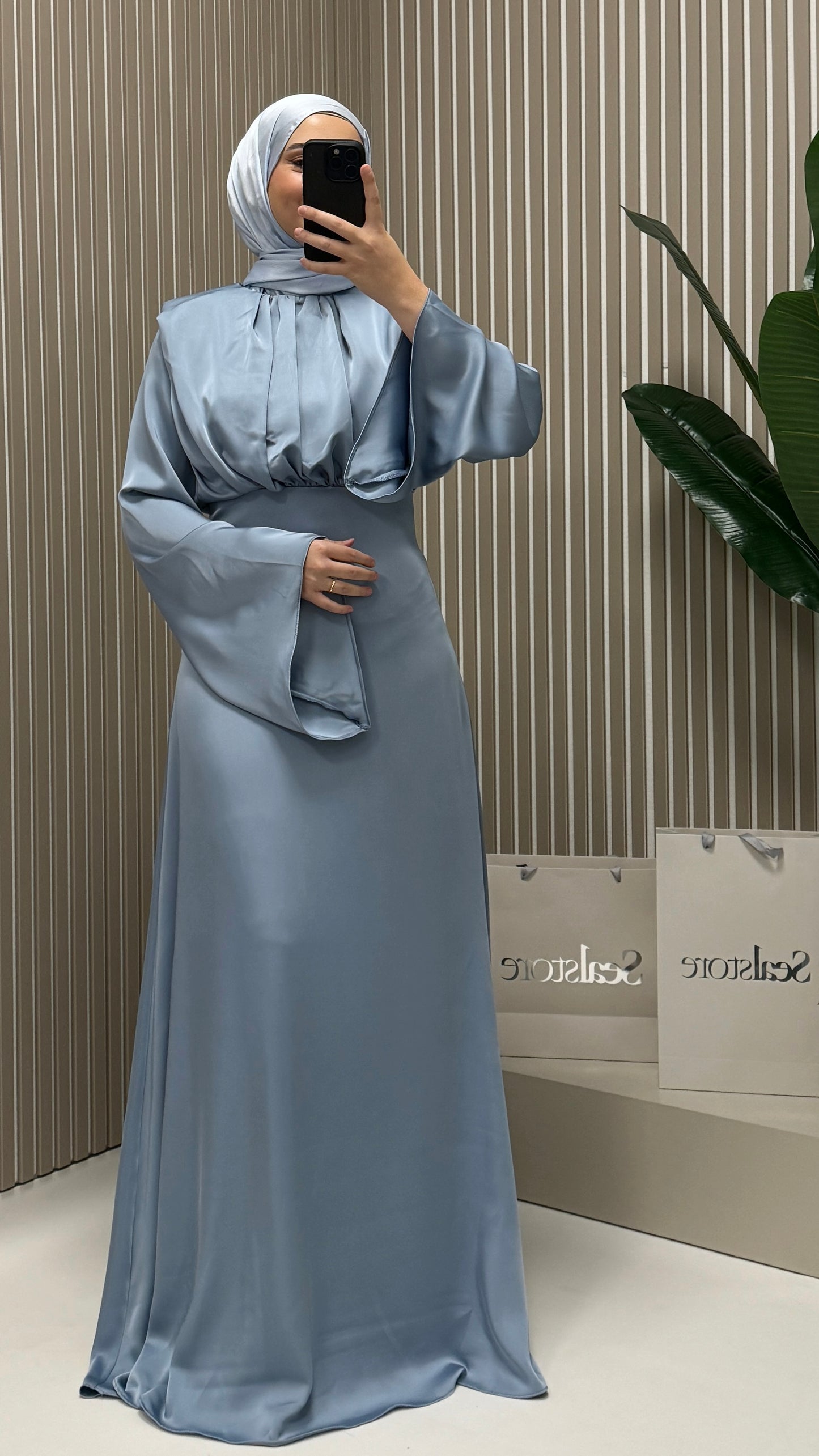 Satin Abendkleid mit weiten Ärmeln Hellblau