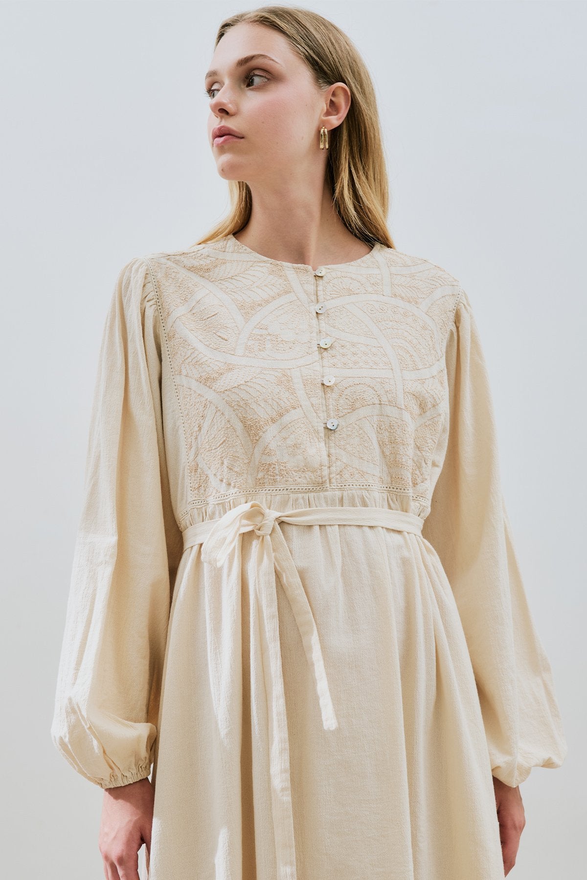 Manuka DOKULU NAKIŞ DETAYLI ELBİSE NATURAL Kleid